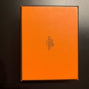 HERMES GIFT BOX  Accessory,  jewelry or bagchain size box .